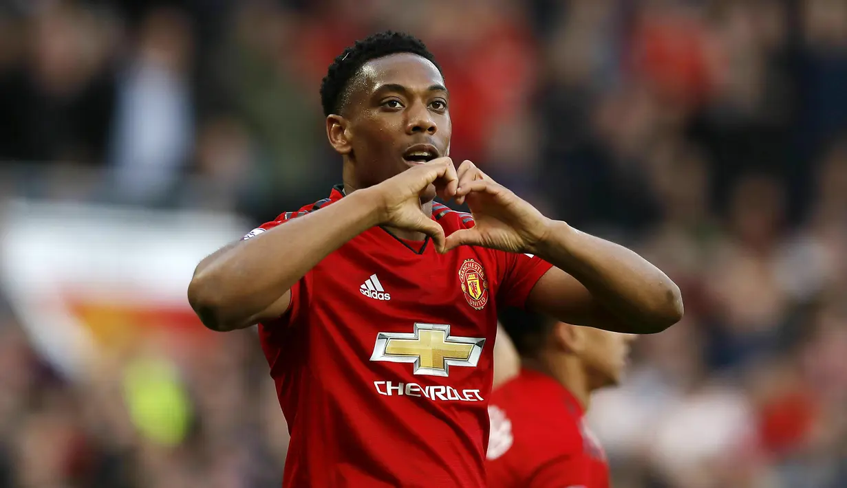 Anthony Martial - Pemain asal Prancis ini sukses mencetak tiga gol ke gawang Sheffield United pada laga Premier League musim 2019/2020. Gol- gol Martial itu pun berhasil membawa Setan Merah memenangi partai tersebut dengan skor 3-0. (Foto: AP/Martin Rickett)