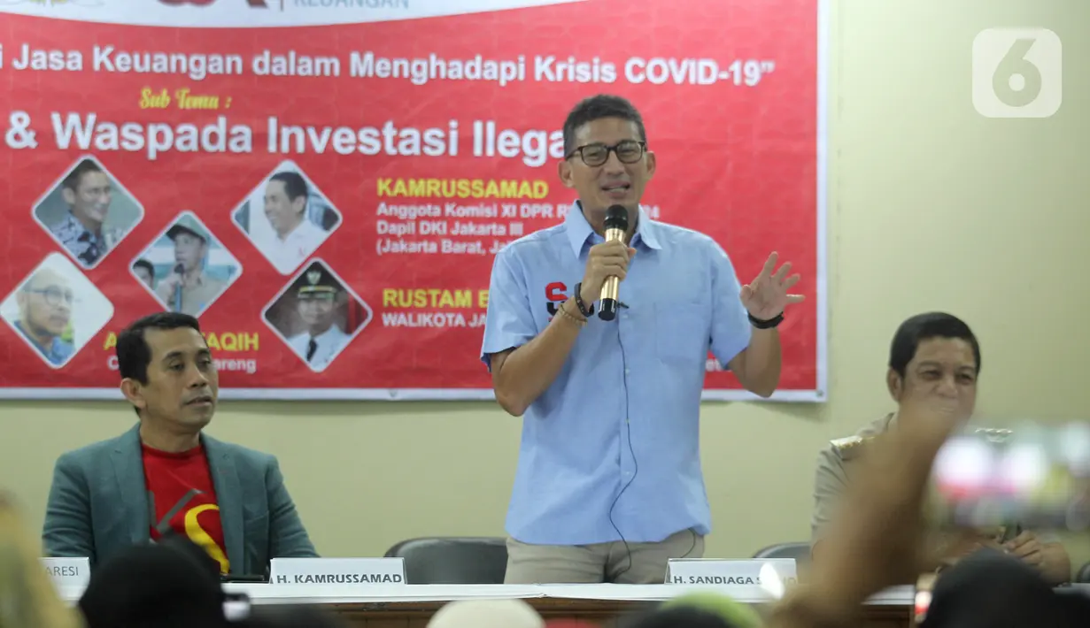 Pengusaha Sandiaga Uno memberikan paparan seputar tantangan dan solusi investasi ilegal di tengah krisis ekonomi pasca virus Covid-19 di Cengkareng, Jakarta Senin (9/3/2020). Kegiatan ini juga bertujuan melawan tawaran investasi ilegal yang merugikan masyarakat. (Liputan6.com/HO/Bon)