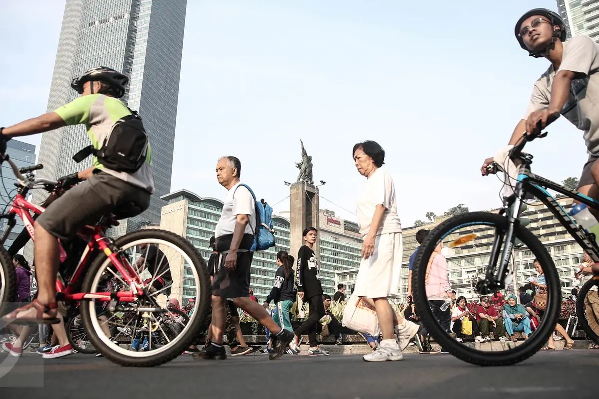 20160508-Libur Panjang Akhir Pekan, Warga Jakarta Tetap Berolahraga di CFD -Jakarta