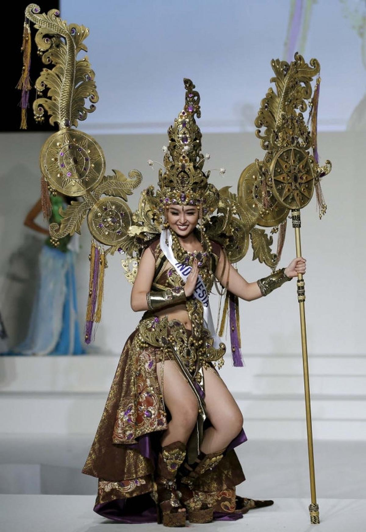 Pesona Chintya Fabyola berkostum seberat 22 kg di Miss International