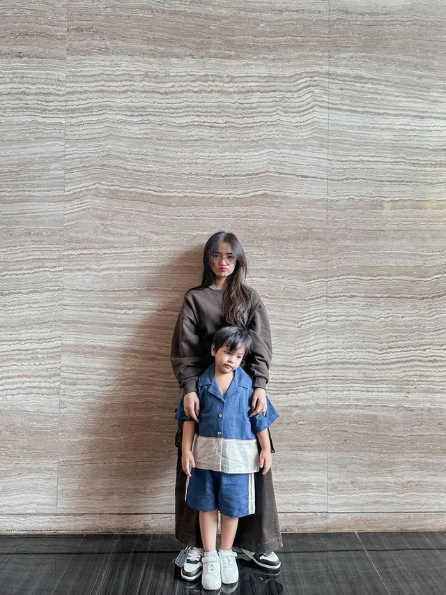 Potret terbaru Fuji dan Gala Sky yang disebut makin mirip (Sumber: Instagram/@fuji_an)