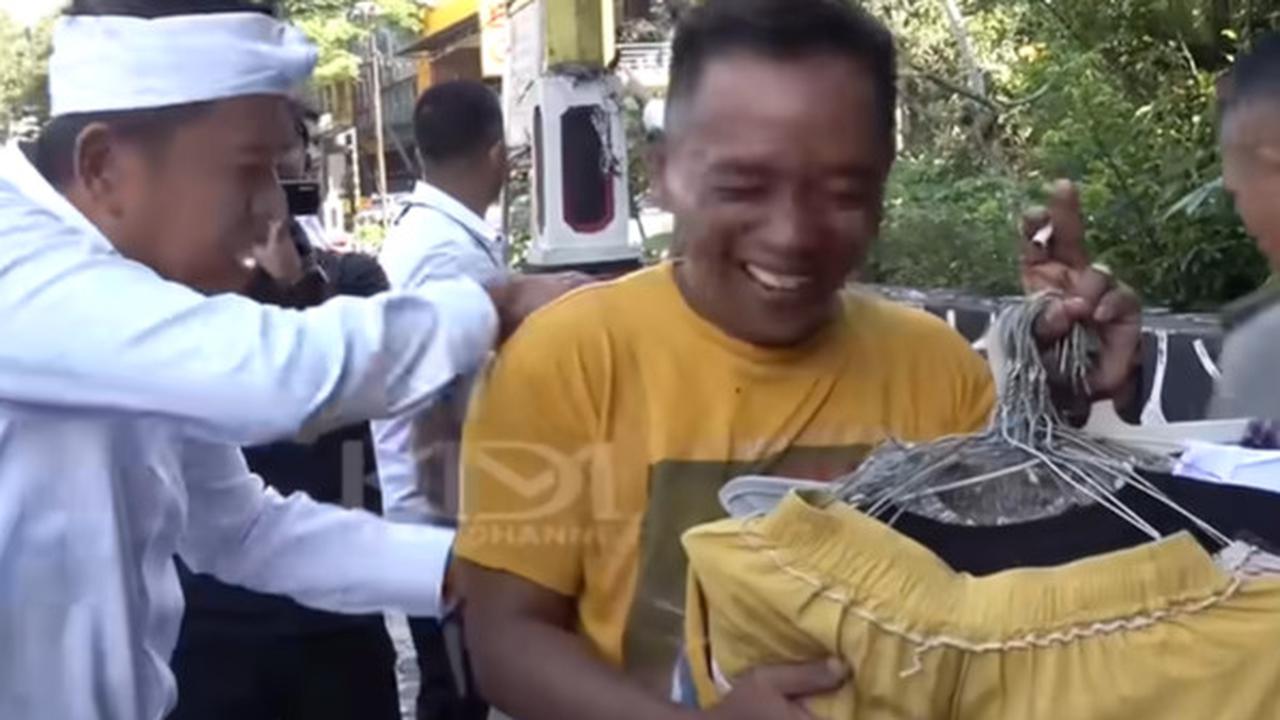 Dedi Mulyadi Tiba-tiba Ngamuk Kepada Warga yang Jemur Pakaian Dalam di Pinggir Jalan 'Aduh Gusti Anu Agung'