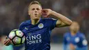 Pemain Leicester City,  Jamie Vardy merayakan golnya ke gawang Swansea City pada lanjutan liga Inggris pekan ke-3 di King Power Stadium,Leicester, (27/8/2016). (AFP/Oli Scarff)