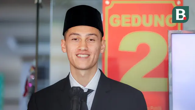 Foto: Momen Jay Idzes Resmi Jadi Warga Negara Indonesia, Bawa Sang Kekasih saat Pengambilan Sumpah