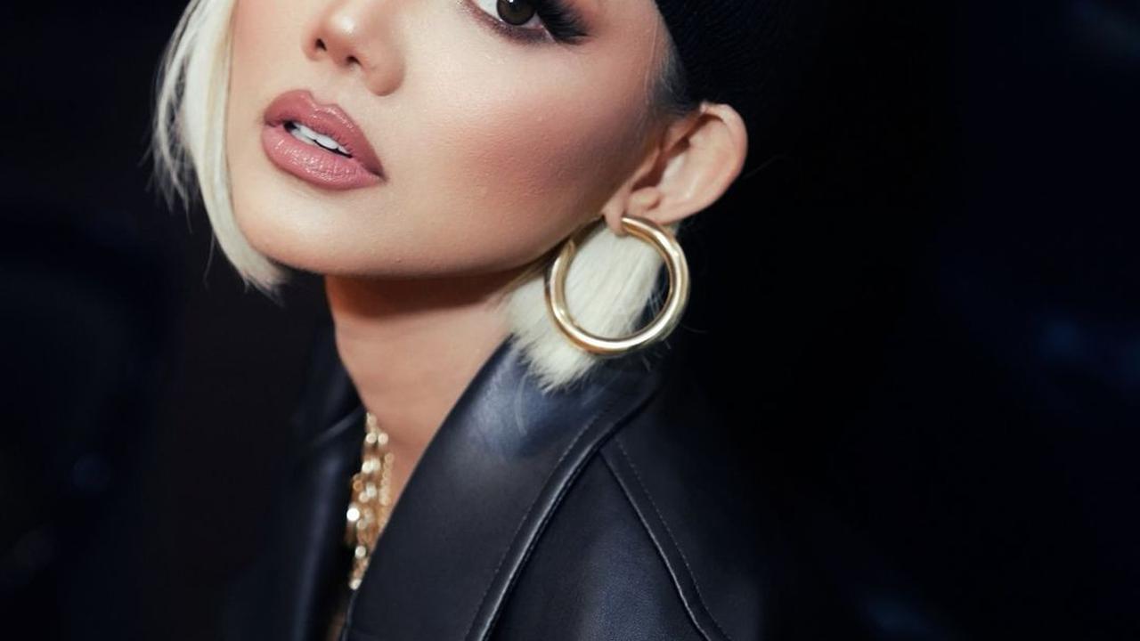 Bikin Netizen Terkecoh, Ini Potret Rina Nose Impersonate Agnez Mo - Gaya Nyanyinya Mirip Banget
