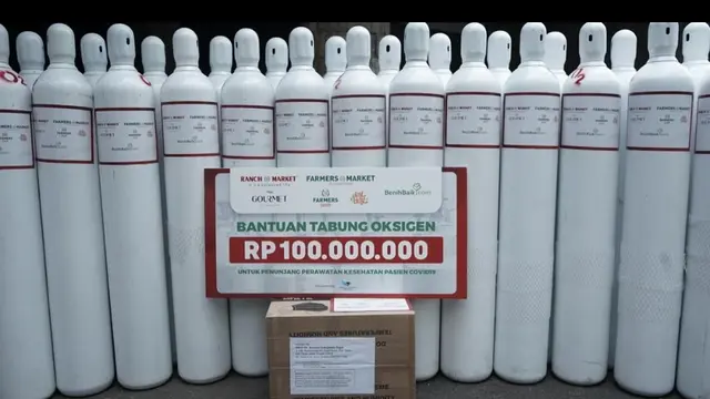 Ranch Market mendonasikan Rp 100 juta untuk menyediakan 35 tabung oksigen enam liter kubik siap pakai dan surgical mask di 5 rumah sakit di Jawa Tengah. (Dok Ranch Market)