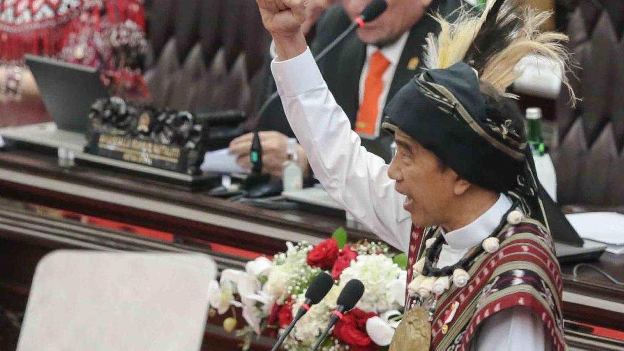 Meski secara pribadi dia menerima umpatan semacam itu, namun Jokowi menyayangkan budaya Bangsa Indonesia yang bertutur kata sopan mulai hilang.