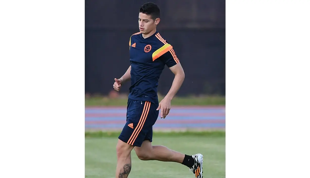 Pemain tengah Timnas Kolombia, James Rodriguez, ikut berlatih bersama di Universitas Fortaleza, (3/7/2014). (AFP PHOTO/Eitan Abramovich)