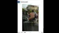 Heboh seorang pria tanpa busana alias bugil bermotor ria di jalanan Kota Jambi. (Foto: Instagram/B Santoso)