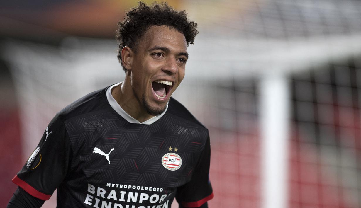 Donyell Malen. Sayap kiri Belanda berusia 23 tahun yang sejak awal musim 2021/2022 memperkuat Borussia Dortmund ini tercatat menjadi penjualan termahal keempat PSV sepanjang sejarah. Donyell Malen yang pernah membela PSV selama 3 musim mulai 2018/2019 hingga 2020/2021 setelah dipromosikan dari PSV U-21 ini juga dilepas dengan harga setara dengan Steven Bergwijn ke Borussia Dormund pada awal musim 2021/2022 dengan nilai transfer 30 juta euro. Bersama PSV ia total tampil dalam 116 laga di semua ajang dengan torehan 55 gol dan 24 assist. (AFP/Jorge Guerrero)