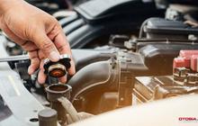 Anda bisa menghindari masalah overheat dengan menjaga radiator mobil saat cuaca panas.