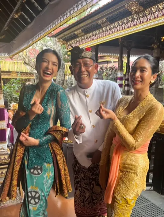 Raline Shah nampak mengikuti upacara adat tiga bulanan di Bali dengan pesona yang khas [@ralineshah]