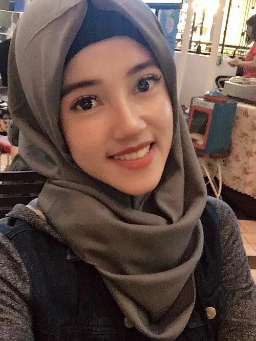 Ayol bitiruvchilar bilan jinsiy aloqada bolgan 3Gi video