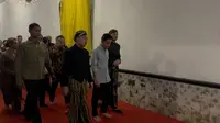 Wapres Gibran Melayat ke Keraton Solo, Beri Penghormatan Terakhir untuk PB XIII