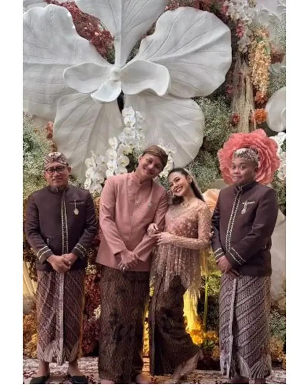 6 Potret Pengajian 7 Bulan Kehamilan Mahalini, Bumil Menawan Pakai Kebaya