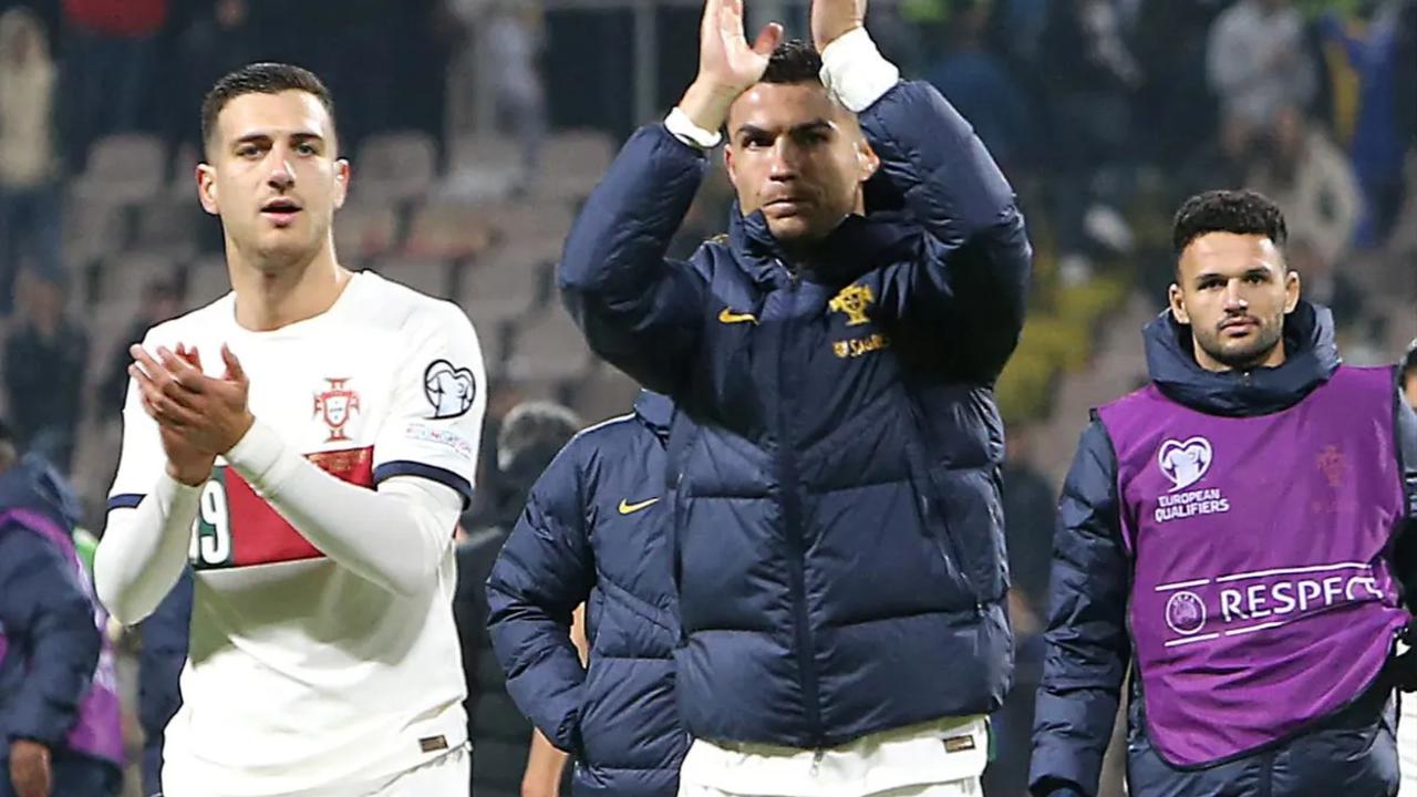 Penampilan Portugal sepanjang delapan laga Grup J Kualifikasi EURO 2024 semakin gemilang. Pada laga yang berlangsung di Stadion Bilino Polje, pada Selasa (17/10/2023), Portugal sukses mencukur habis Bosnia-Herzegovin tanpa ampun dengan skor 5-0.<br>