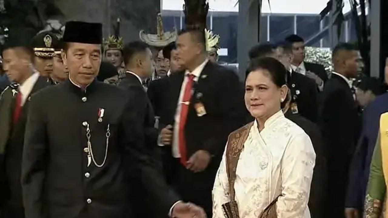 Penampilan Keluarga Jokowi di Pelantikan Prabowo-Gibran, Iriana Bawa tas Chanel-Kahiyang Ayu dan Selvi Ananda Berkebaya Merah Dipadu Berlian