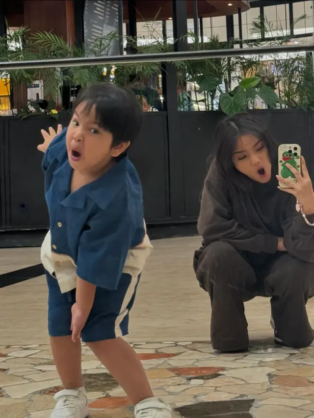 Potret terbaru Fuji dan Gala Sky yang disebut makin mirip (Sumber: Instagram/@fuji_an)