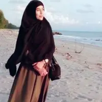 Mantap berhijrah, Cinta Penelope mulai menghapus 21 tato yang pernah terlukis di tubuhnya.