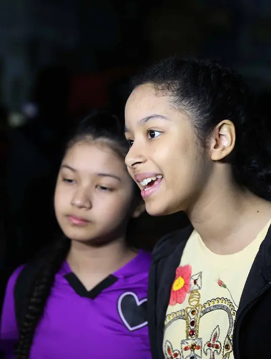 "Kita sayang banget sama mamih. Pas masa kecil, mami urus kita dan saat kita sakit juga mamih urus, menemani dan bawa kita ke dokter. Jadi biar kita urusi mami," ucap Callista, di kawasan Tendean, Jakarta Selatan, Rabu (4/1). (Nurwahyunan/Bintang.com)