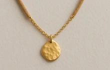 7 Model Kalung Liontin Bulat Kecil yang Timeless, Tren Minimalis Paling Dicari