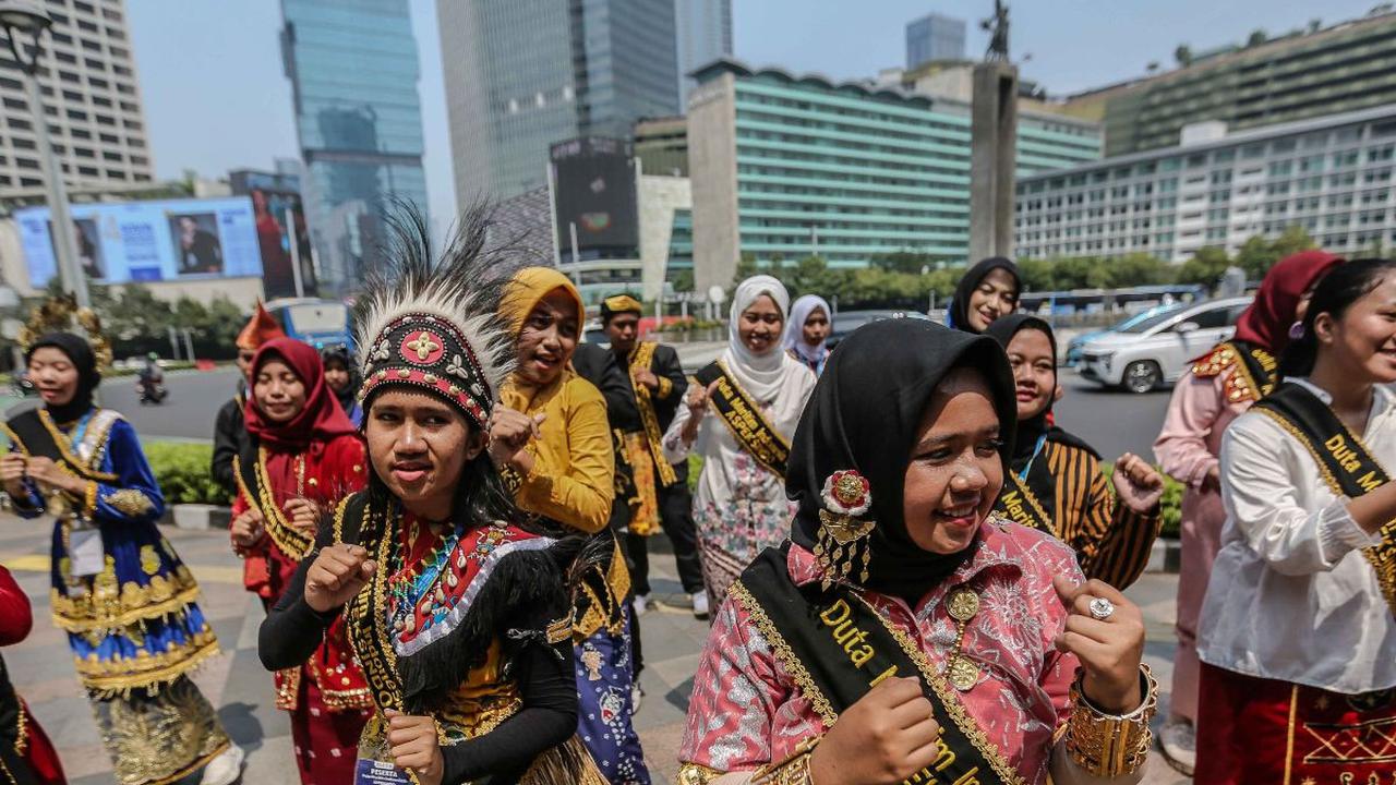 Semangat para penari juga terlihat membakar rangkaian peringatan HUT ke-78 Kemerdekaan RI yang berlangsung di kawasan Bundaran HI.