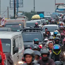 Empat titik lokasi di Jalur Pantura ruas Kabupaten Bekasi menjadi simpul kemacetan arus mudik Lebaran 2023. (Liputan6.com/Angga Yuniar)
