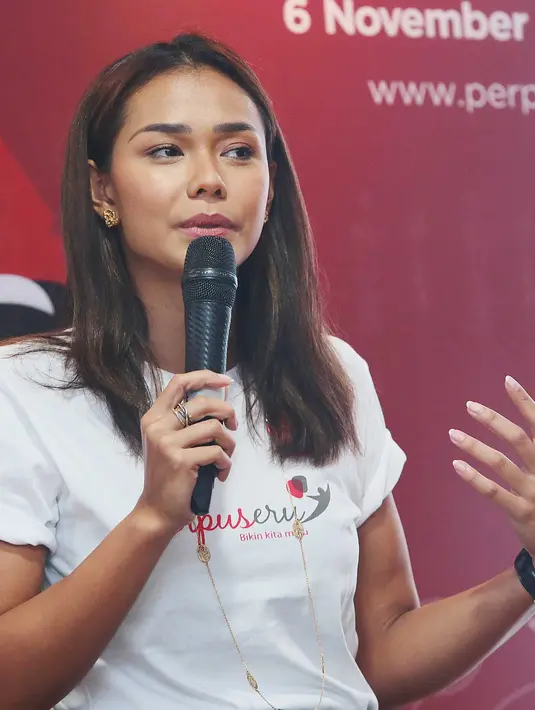 Aktris seni peran Adinia, didaulat menjadi Sahabat PerpuSeru dan ia mengutarakan kecemasannya terhadap minat baca yang dimiliki masyarakat saat ini yang semakin menurun. Menurutnya, ini berkaitan dengan kemajuan teknologi.(Nurwahyunan/Bintang.com)