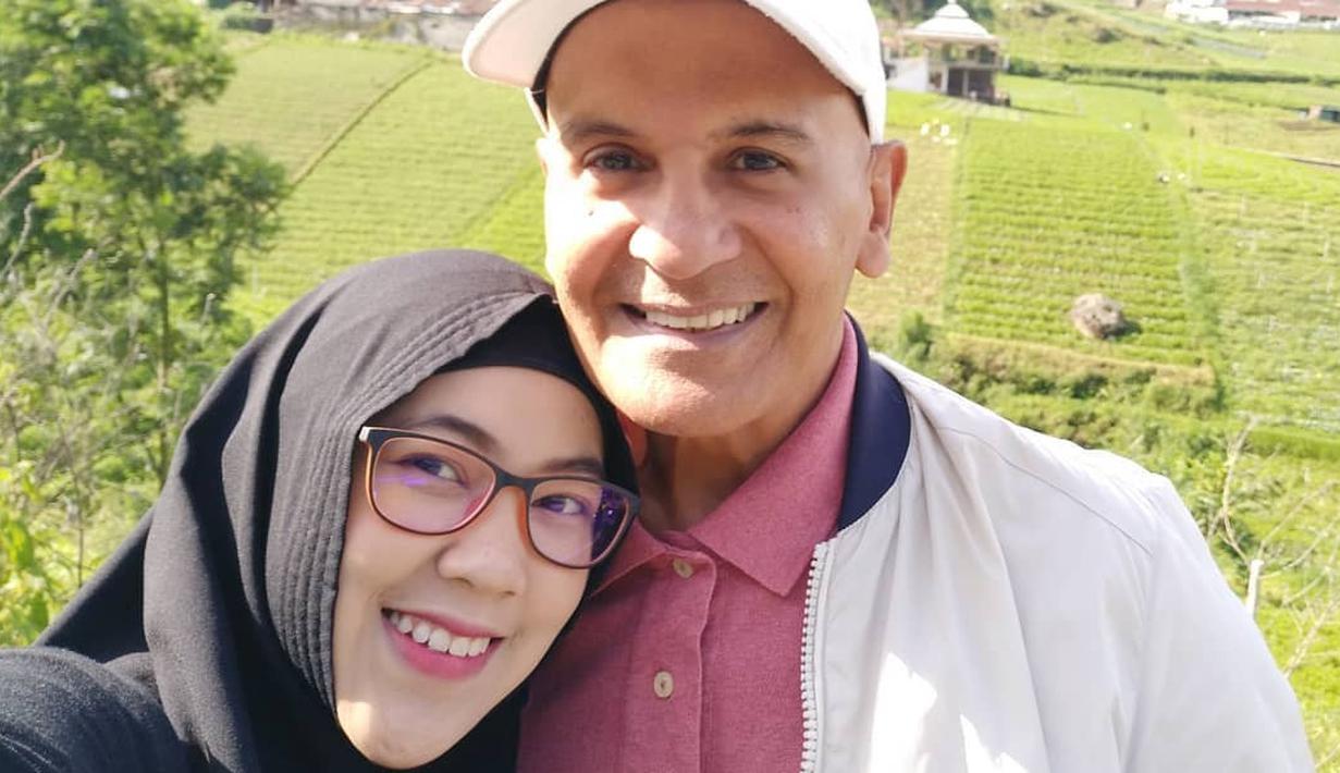 10 Artis Suami Istri yang Terpaut Usia 10 sampai 45 Tahun ...
