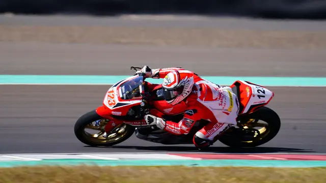 Foto: Aksi Local Pride Muda Bawa Honda dan Yamaha Kuasai Podium di Race 1 AP250 ARRC Mandalika 2023