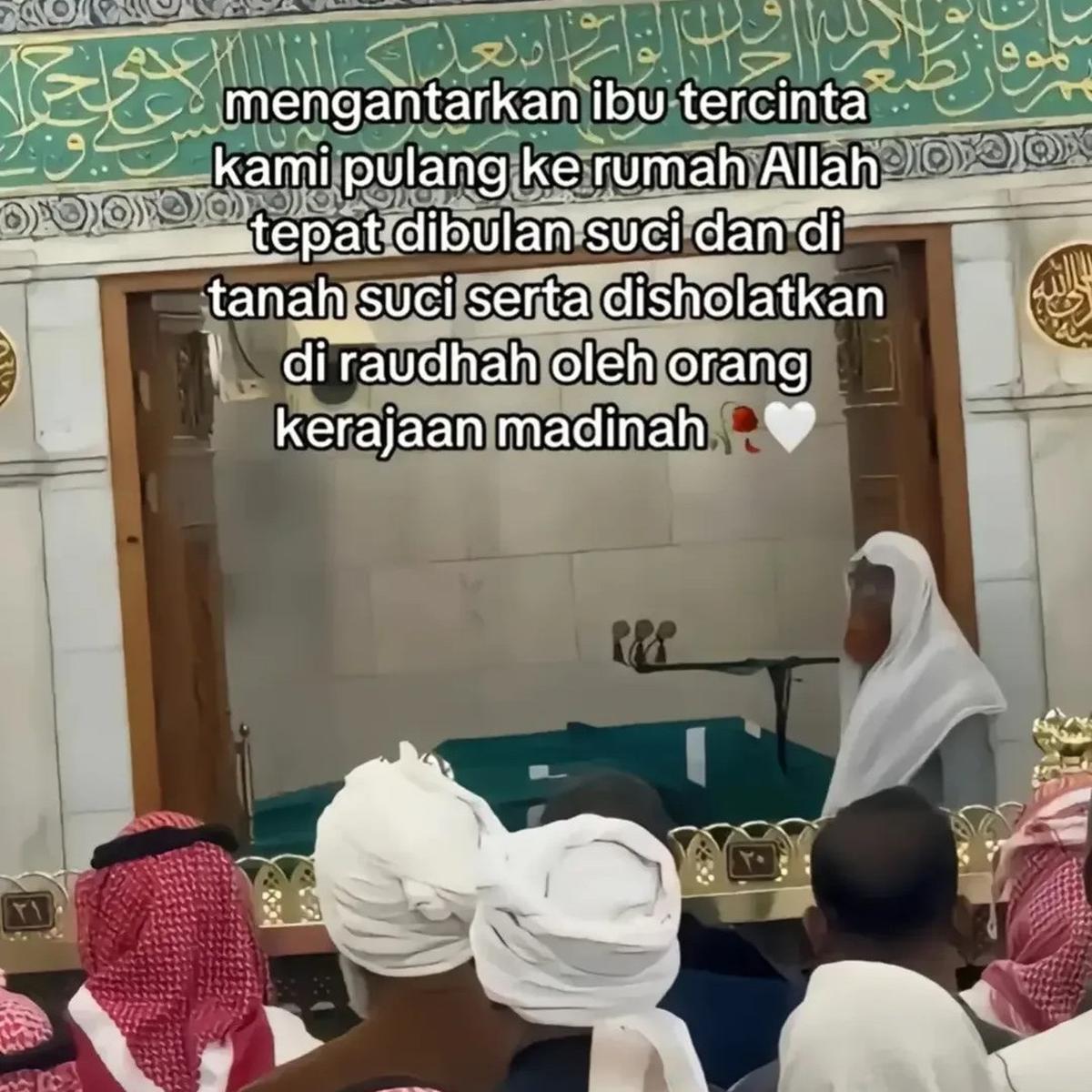 Cewek Ini Curhat Berangkat Umroh Sekeluarga, Tak Disangka Ibu Wafat