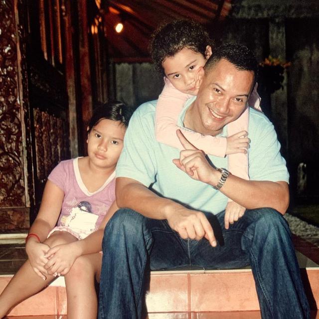 6 Potret Lawas Keluarga Kecil Reza Artamevia dan Mendiang Adjie Massaid