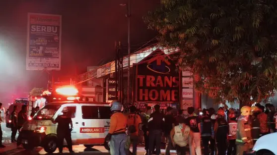 2 Orang Tewas dalam Kebakaran Trans Home Sleman