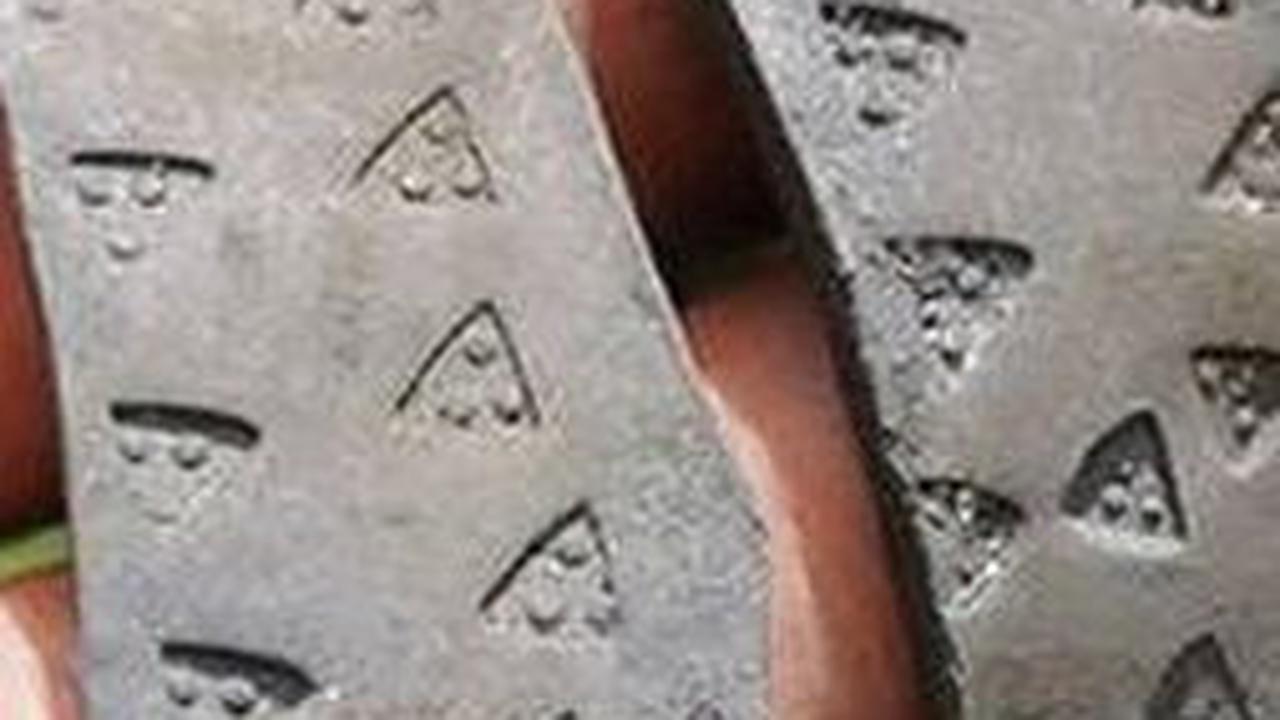 Saat Bertualang Cari Harta Karun, Pria Ini Temukan Tiga Gelang Perang Bangsa Viking