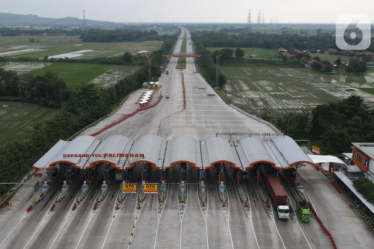 FOTO: Ada Larangan Mudik, Gerbang Tol Palimanan Terpantau Sepi