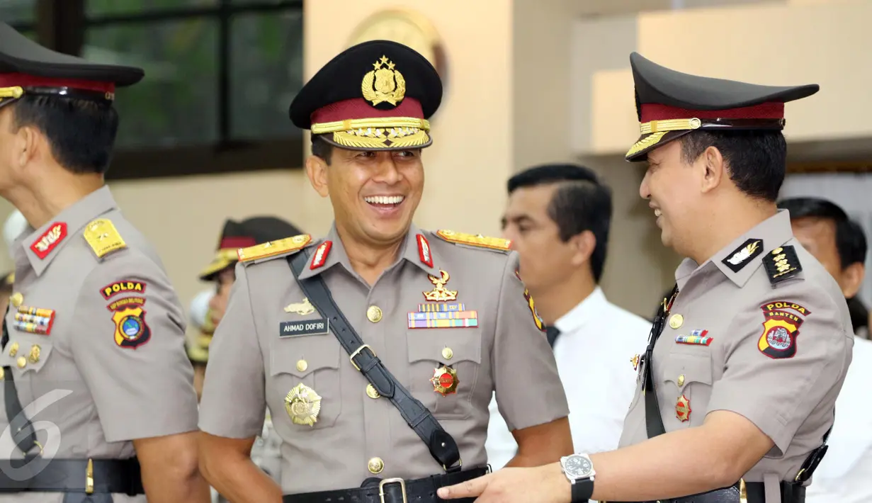 Kapolda Banten Brigjen Ahmad Dofiri menghadiri upacara pelantikan dan sertijab lima kapolda dan Kabaintelkam Polri di Rupatama Mabes Polri, Jakarta, Rabu (12/10). Ahmad Dofiri dimutasi sebagai Karosunluhkum Divisi Hukum Polri. (Liputan6.com/Helmi Afandi)