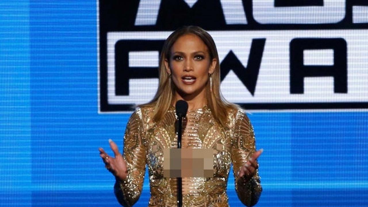 Panasnya penampilan tembus pandang J-Lo saat menjadi host