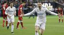 Penyerang Real Madrid, Gareth Bale, melakukan selebrasi usai mencetak gol ke gawang Liverpool pada laga final Liga Champions di Stadion NSC Olimpiyskiy, Kiev, Minggu (27/5/2018). Real Madrid menang 3-1 atas Liverpool. (AP/Sergei Grits)