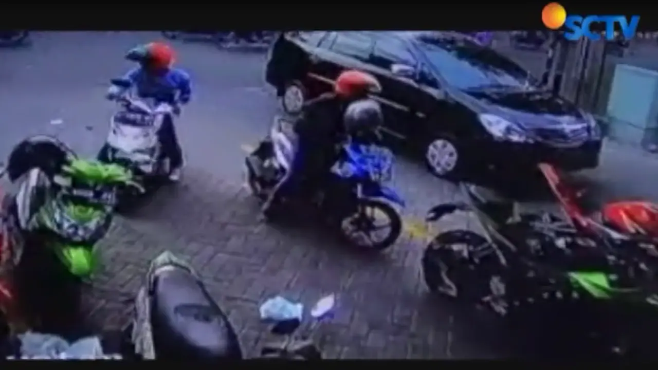 Detik-Detik 2 Pelajar Terekam CCTV Saat Mencuri Motor-TV