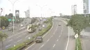 Kendaraan melintasi ruas jalan tol di Jakarta, Minggu (10/5/2020). Kepala Badan Pengatur Jalan Tol Danang Parikesit mengatakan, penurunan lalu lintas harian rata-rata (LHR) kendaraan jalan tol selama PSBB di DKI, Jawa Barat dan Banten berkisar 42 persen - 60 persen. (Liputan6.com/Immanuel Antonius)