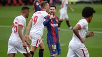 Lionel Messi berhasil menorehkan satu assist dan satu gol saat Barcelona meraih kemenangan 2-0 atas Sevilla pada laga pekan ke-25 La Liga di Estadio Ramon Sanchez Pizjuan, Sabtu (28/2/2021) malam WIB. (AFP/CRISTINA QUICLER)