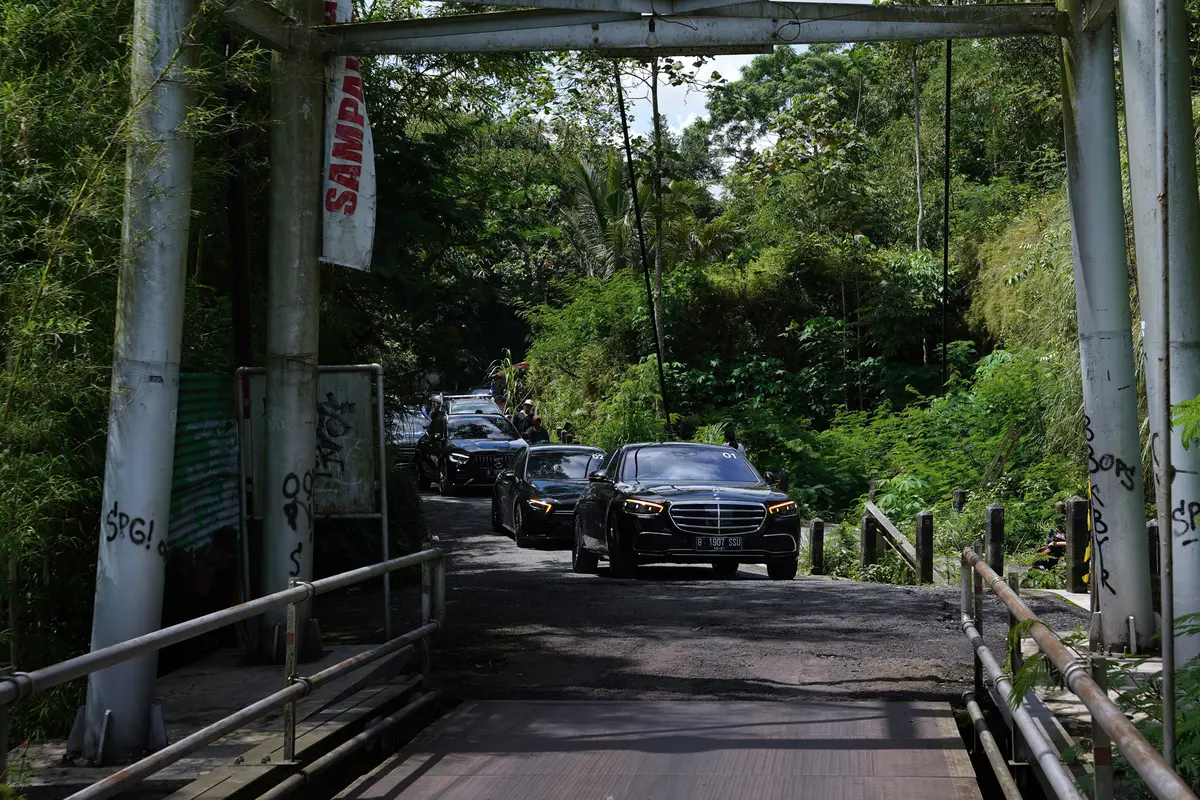 Sedan Luxury Rakitan Lokal Manjakan Semua Indera Saat Road Trip