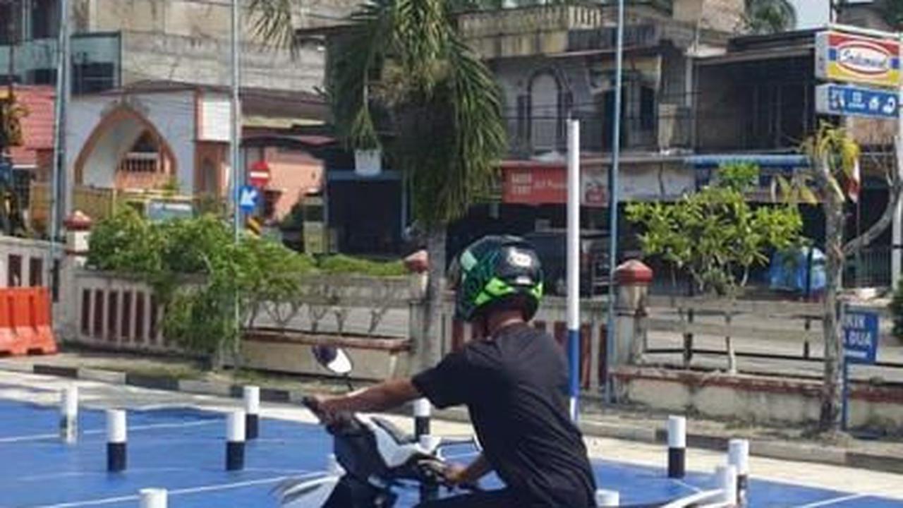 Rivandy mengajak masyarakat untuk membuat SIM ke Polres Rokan Hulu. Dia memantau langsung ke tempat ujian praktek SIM.