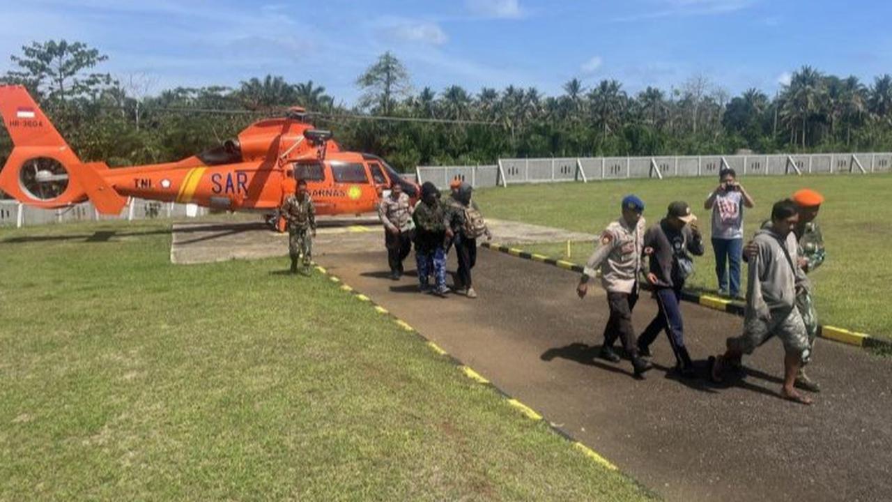 71 Nelayan di Sukabumi Terjebak di Bangunan Bekas Dermaga Usai Dihantam Ombak, Begini Detik-Detik Evakuasi Korban