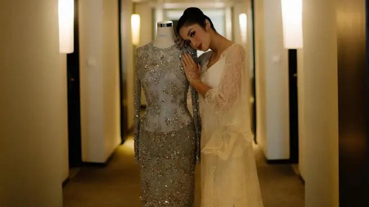 11 Model Bridal Robe Artis Indonesia, Mewah, Elegan, dan Sarat Makna