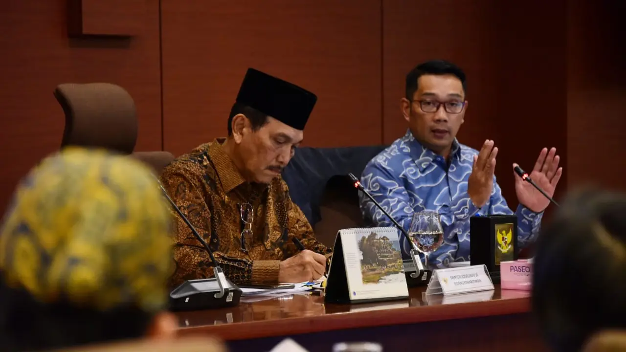 Emil saat rapat di Gedung Kementerian Koordinator Bidang Kemaritiman, Jakarta