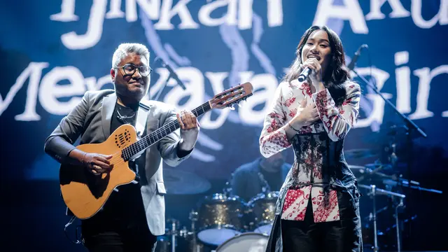 [Fimela] Konser Tanda Mata Glenn Fredly Untuk Iwan Fals