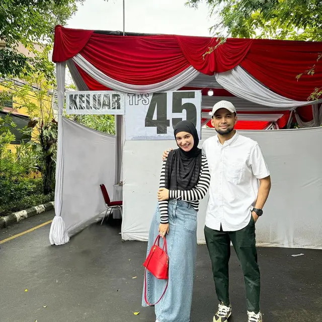 Potret 9 Pasangan Artis Kompak Pergi Nyoblos, Wajah Sumringah Usai Pakai Hak Pilih