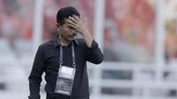Pelatih PSMS Medan, Djadjang Nurdjaman, saat pertandingan melawan Sriwijaya FC pada perebutan tempat ketiga Piala Presiden di SUGBK, Jakarta, Sabtu (17/2/2018). PSMS kalah 0-4 dari Sriwijaya. (Bola.com/M Iqbal Ichsan)
