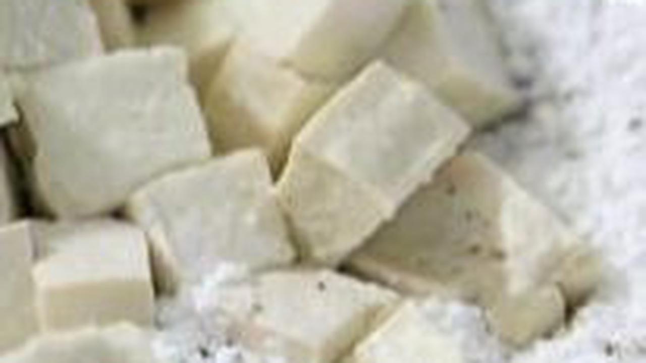 Lapisi dengan Tepung Kering